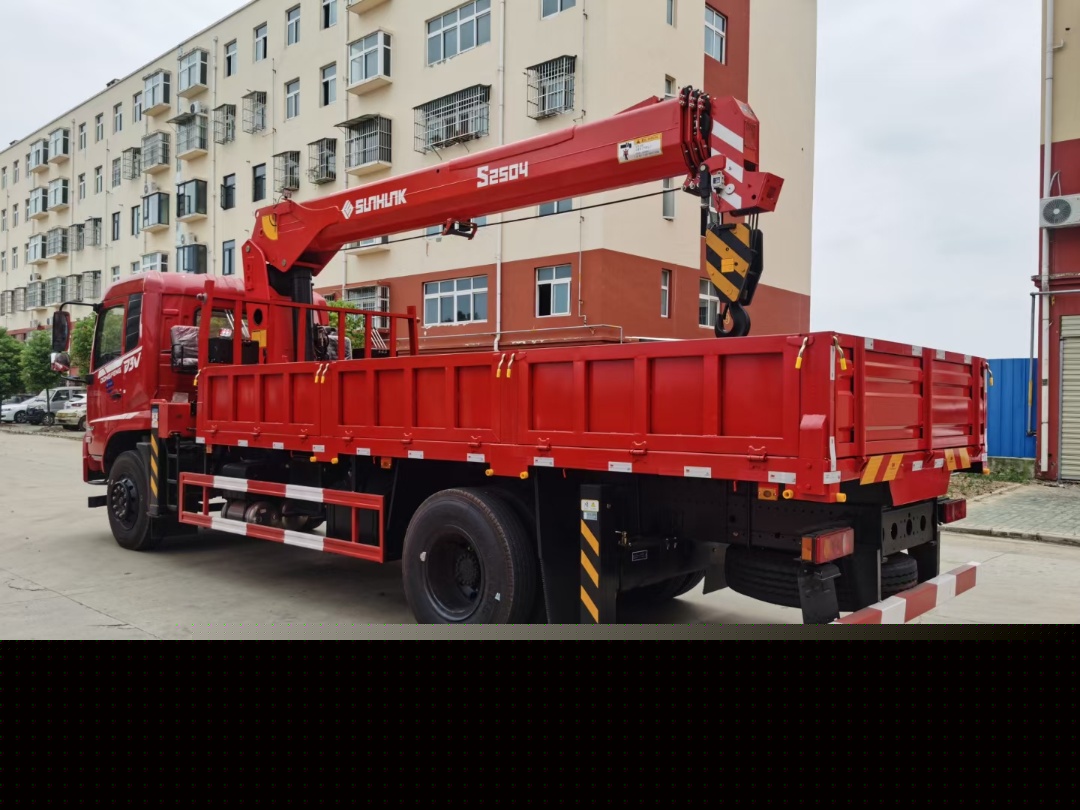 國(guó)六東風(fēng)專底D3V單橋宏昌天馬10噸四節(jié)臂吊機(jī)隨車吊