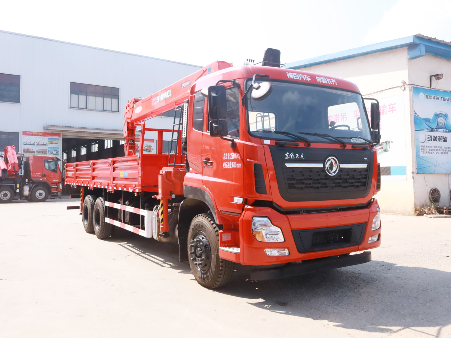 國(guó)六東風(fēng)天龍VL后雙橋上裝石煤12噸直臂式吊機(jī)隨車(chē)吊