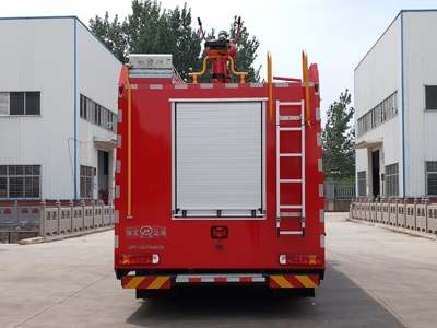 重汽6噸四驅(qū)越野水罐消防車