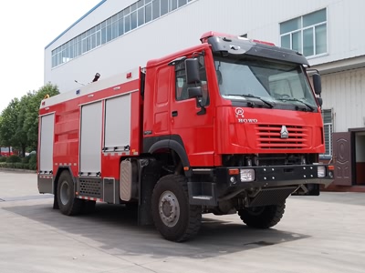 重汽6噸四驅(qū)越野水罐消防車(chē)