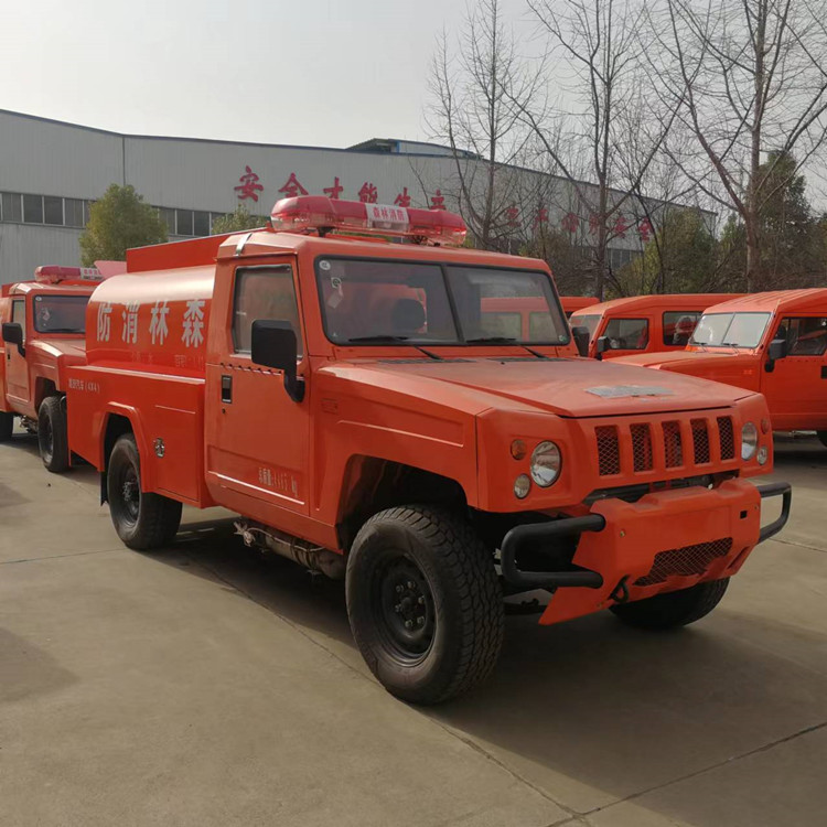 勇士雙排座四驅(qū)森林消防供水車(chē)