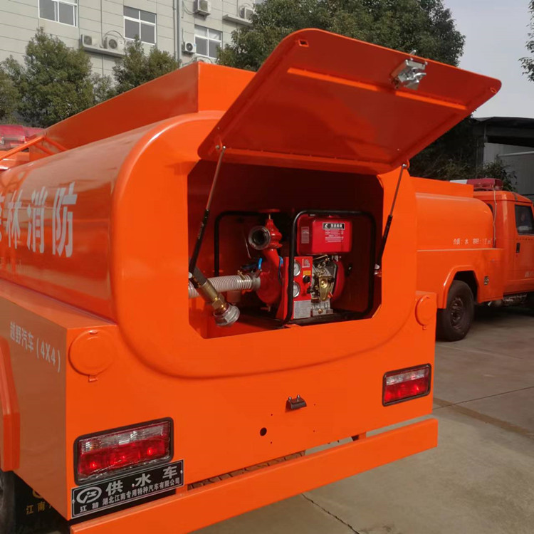 勇士雙排座四驅(qū)森林消防供水車(chē)