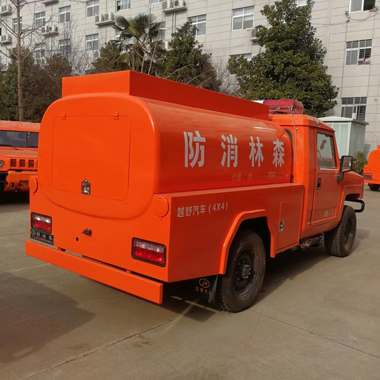 勇士雙排座四驅(qū)森林消防供水車(chē)