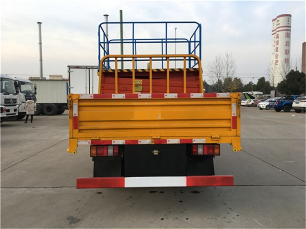 （國(guó)六）江鈴10米剪叉式升降平臺(tái)高空作業(yè)車(chē)