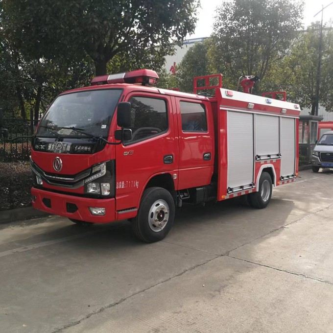 東風(fēng)多利卡2.5噸水罐消防車(chē)