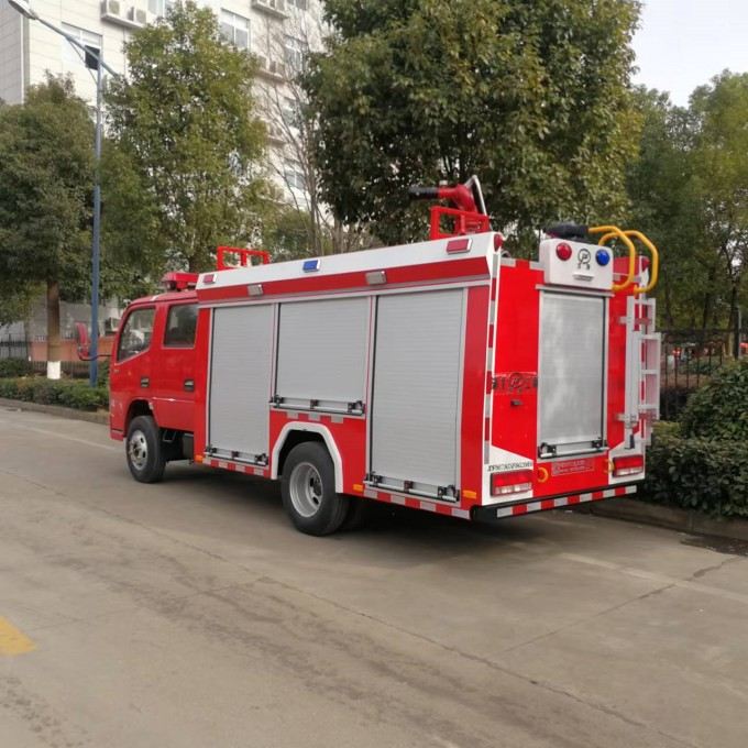 東風(fēng)多利卡2.5噸水罐消防車(chē)