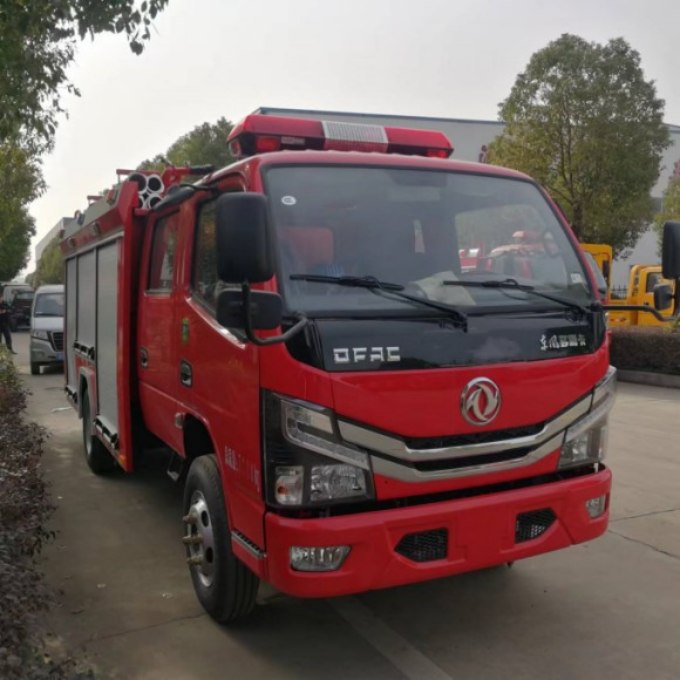 東風(fēng)多利卡2.5噸水罐消防車(chē)