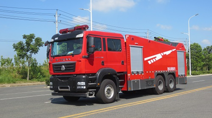重汽汕德卡13噸水罐消防車(chē)（軍品）