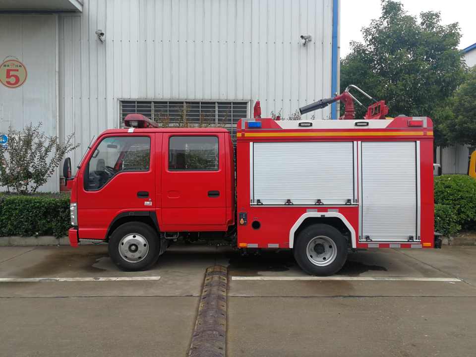 藍(lán)牌1噸五十鈴水罐消防車(chē)