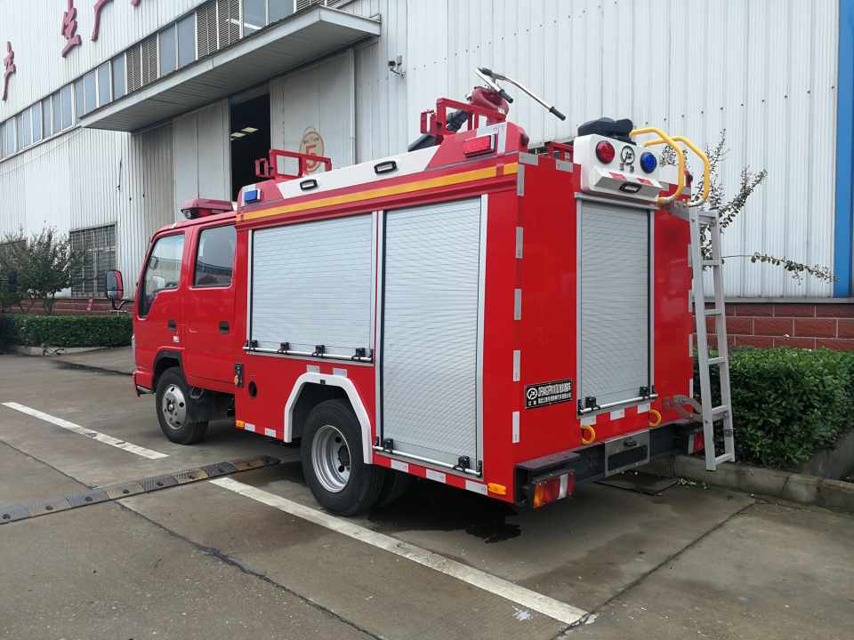 藍(lán)牌1噸五十鈴水罐消防車(chē)