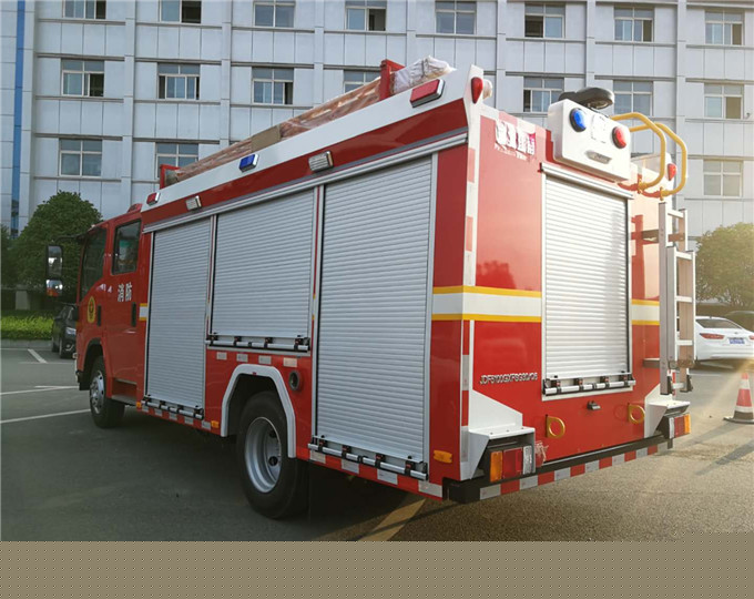 國六3.5噸五十鈴泡沫消防車